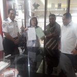 Penyerahan sertifikat tanah pembangunan bandara siboru dari Pemda Fakfak kepada Kementerian Perhubungan Udara di jakarta, ft Istimewa
