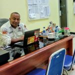Ochen Wairoy, Plt. Sekretaris KPU Kabupaten Fakfak, foto ; rustam rettob/mataradarindonesia.com