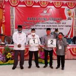 Dua Pasangan Calon Bupati dan Wakil Bupati Fakfak, #SADAR dan UTAYOH Dideadline KPU Kabupaten Fakfak soal persiapan desian APK, foto ; rustam rettob/mataradarindonesia.com