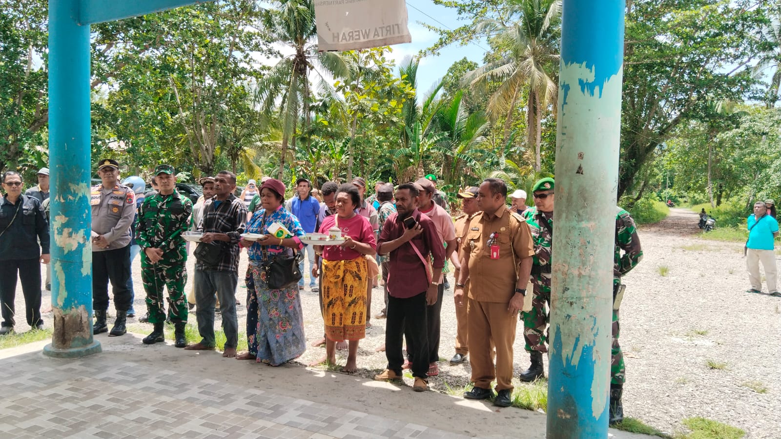 Prosesi adat dilokasi sebelum pemelangan dilepas
