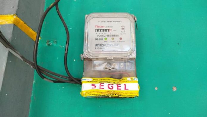 Tampak meteran Puskesmas Fakfak Kota kini disegel PT PLN Cabang Fakfak. karena tidak melakukan pembayaran rekening lampu, foto ; Istimewah