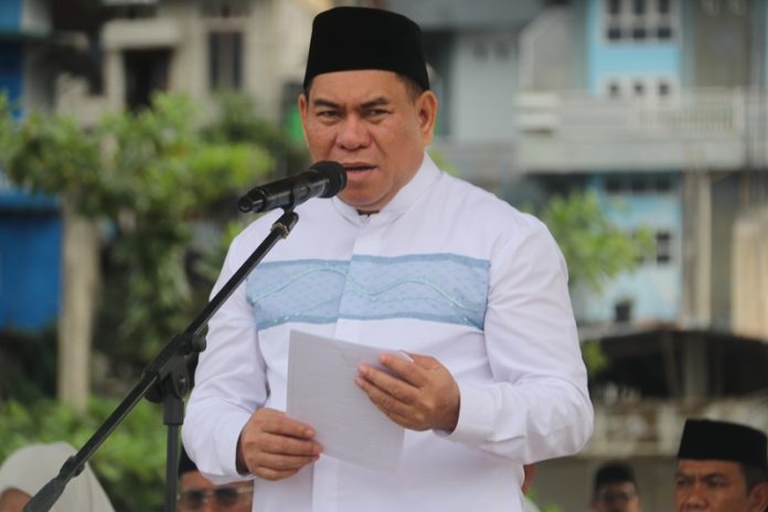 Bupati Fakfak. Samaun Dahlan dalam satu momentum belum lama ini di Fakfak, foto ; rustam rettob/mataradarindonesia.com