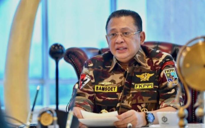 Anggota DPR RI sekaligus Ketua MPR RI ke-15 dan Wakil Ketua Umum/Kepala Badan Bela Negara FKPPI (Forum Komunikasi Putra Putri Purnawirawan dan Putra Putri TNI-POLRI), Bambang Soesatyo, mengutuk keras insiden serangan dua hari berturut-turut di Lebanon selatan yang menewaskan tiga prajurit Tentara Nasional Indonesia (TNI) yang tengah menjalankan misi perdamaian dunia di bawah bendera PBB