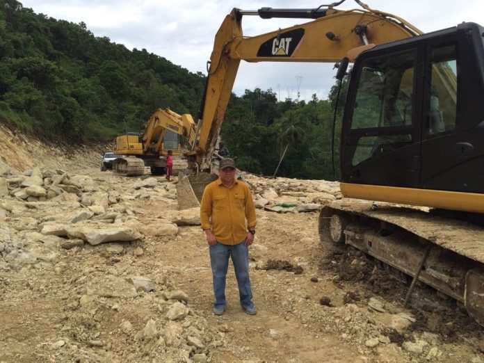 Bupati Fakfak. Samaun Dahlan pada satu kesempatan masih menjabat Kadis PUPR2KP Fakfak masa kepemimpinan Bupati Fakfak. Mohammad Uswanas, foto ; rustam rettob/mataradarindonesia.com