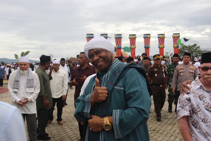 Presiden AFKN. KH Ust. Fadzlan R. Garamatan ketika hadir saat perayaan 665 Tahun Masuknya Agama Islam di Tanah Papua. 8 Agustus 2025, foto ; rustam rettob/mataradarindonesia.com