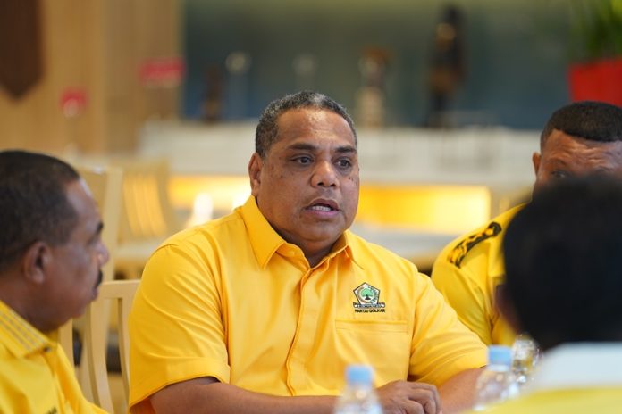 Ketua Fraksi Golkar DPRD Provinsi Papua Barat yang juga adalah Ketua Bapemperda DPRD Provinsi Papua Barat. Amin Ngabalin. foto ; rustam rettob/mataradarindonesia.com