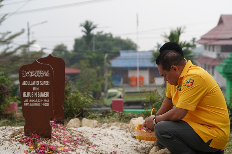 Ziarah ke Makam Alm. Abdul Latief Suaery. dalam rangka memperingati HUT Ke-62 Partai Golkar. 20 Oktober 2026 foto ; rustam rettob/mataradarindonesia.com.