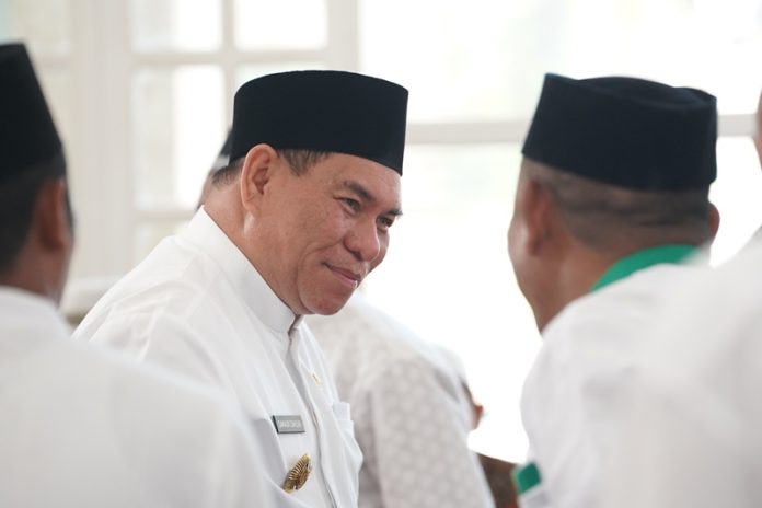 Bupati Fakfak. Samaun Dahlan saat menghadiri Hari Santri Nasional. 22 Oktober 2026 di Masjid Al-Munawwarah Fakfak, foto ; rustam rettob/mataradarindonesia.com